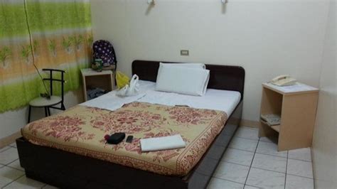 FINE ROCK HOTEL .